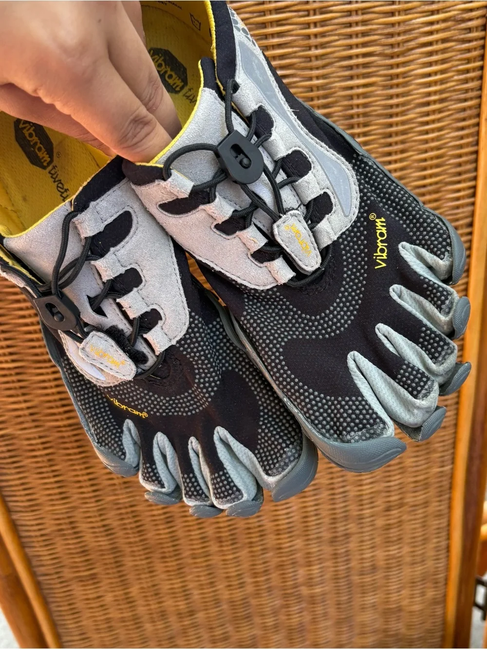 Vibram Women’s Toe Five Finger Shoes 39 8.5 Yellow Black Casual Trendy Gorpcore